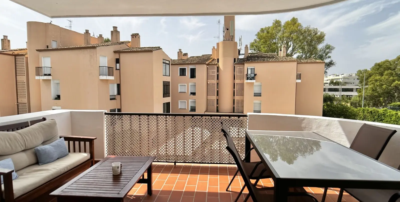 Sale of middle floor apartment in Nueva Andalucía 7