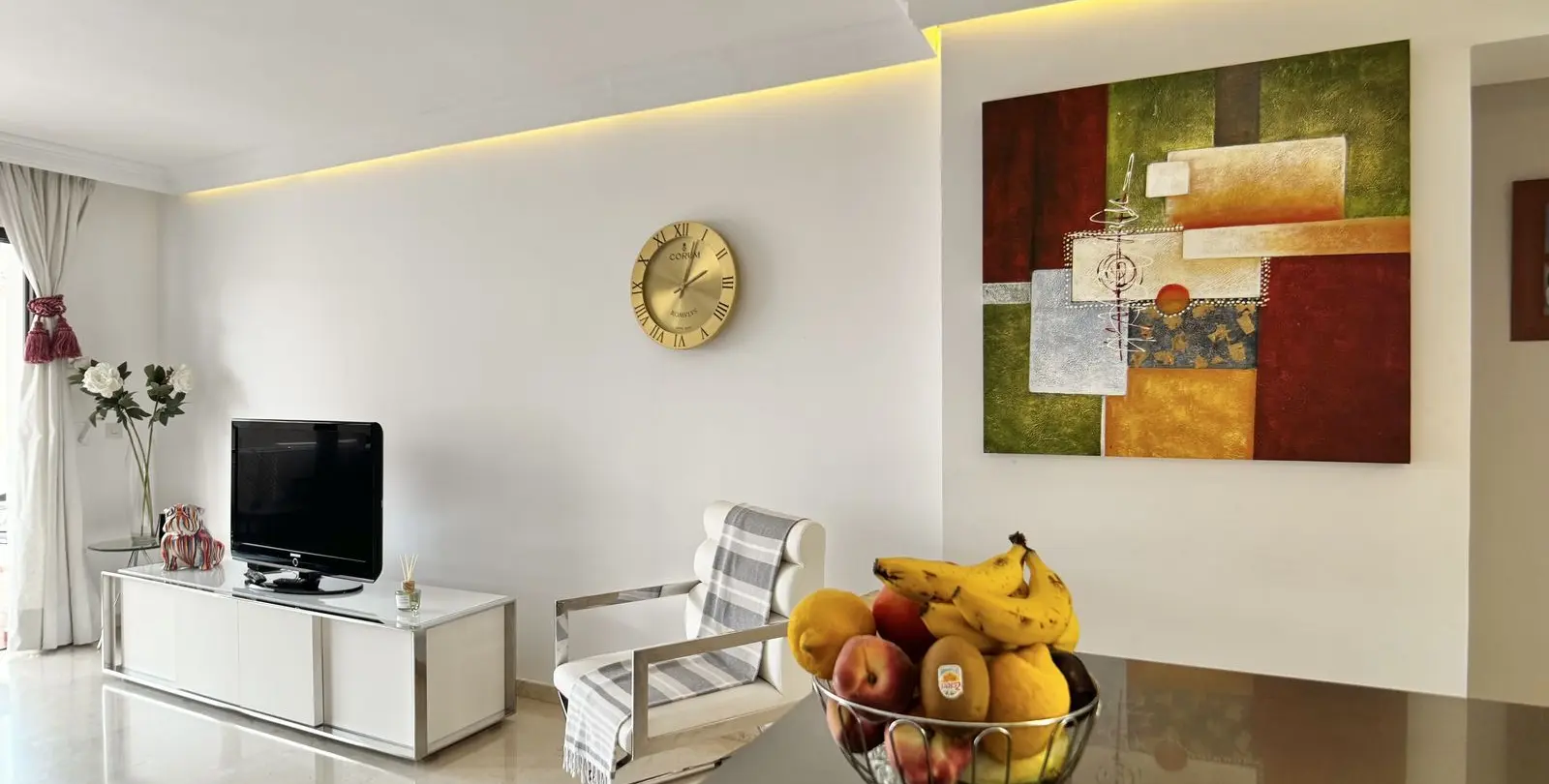 Sale of middle floor apartment in Nueva Andalucía 9