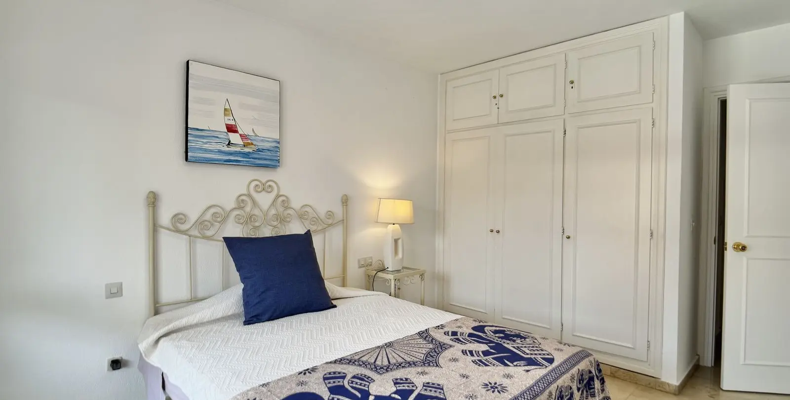 Sale of middle floor apartment in Nueva Andalucía 12