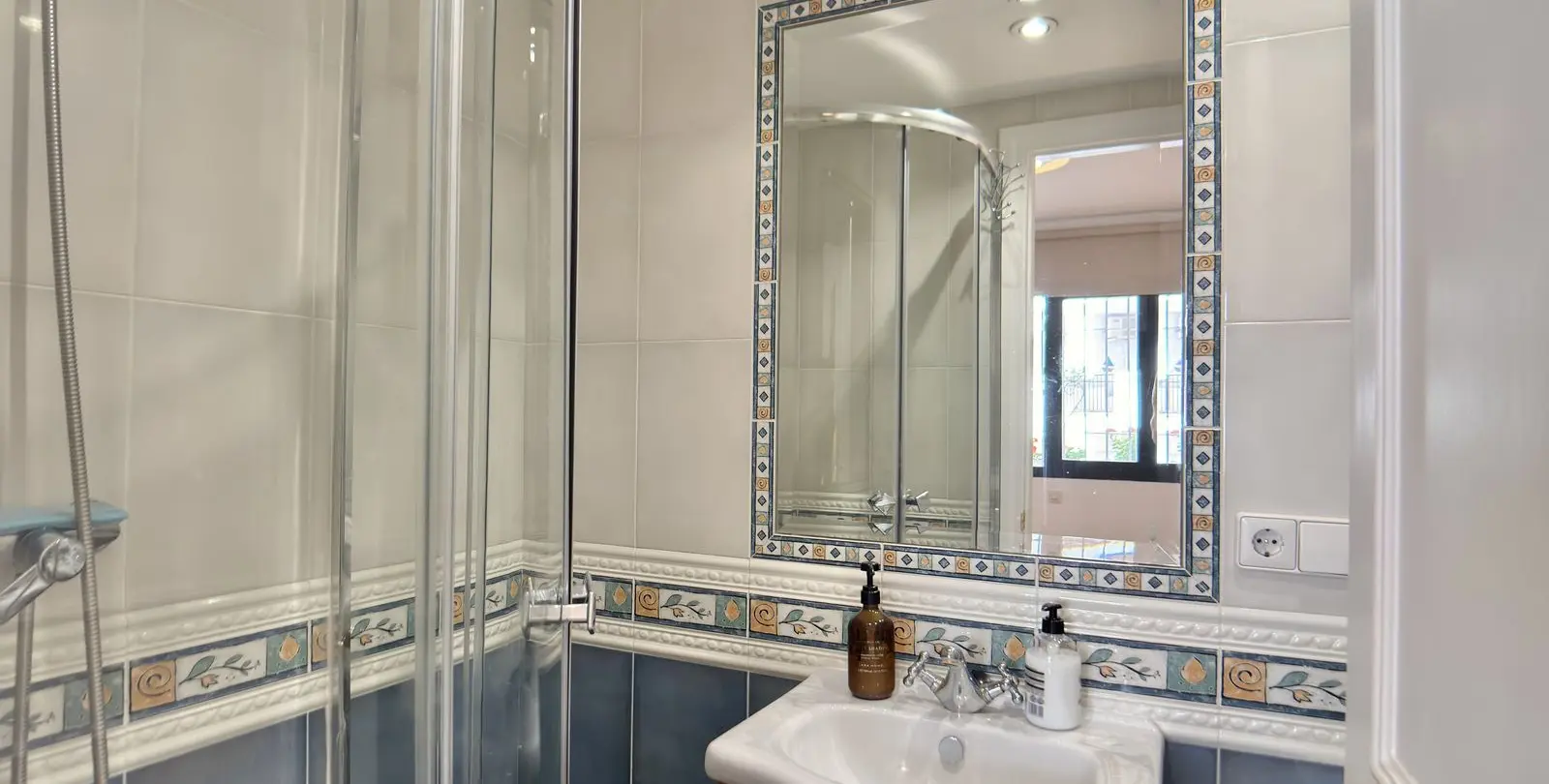 Sale of middle floor apartment in Nueva Andalucía 16