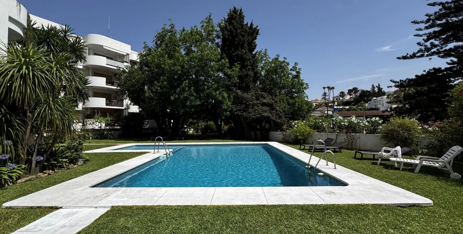 Sale of middle floor apartment in Nueva Andalucía 17