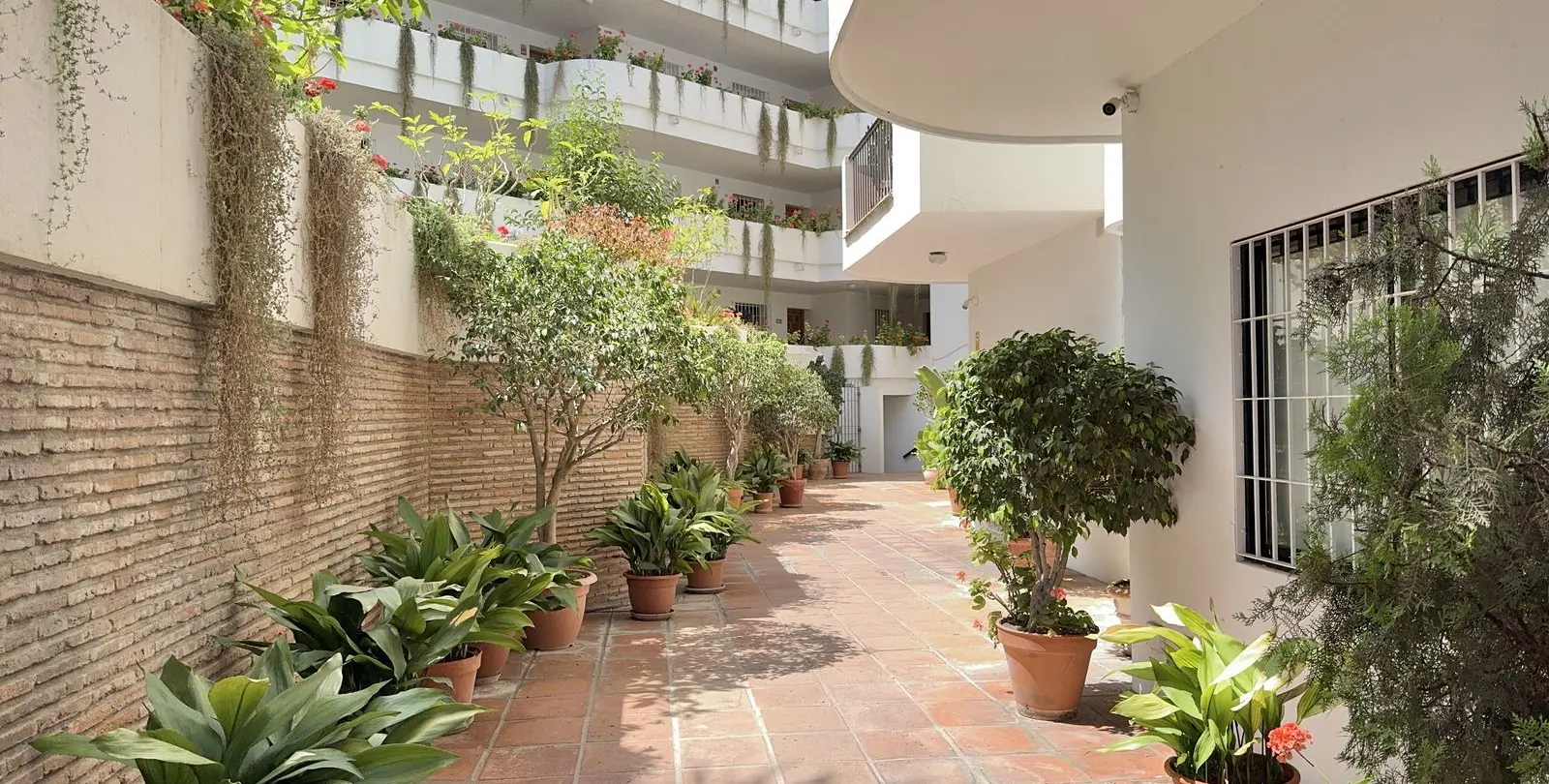 Sale of middle floor apartment in Nueva Andalucía 19