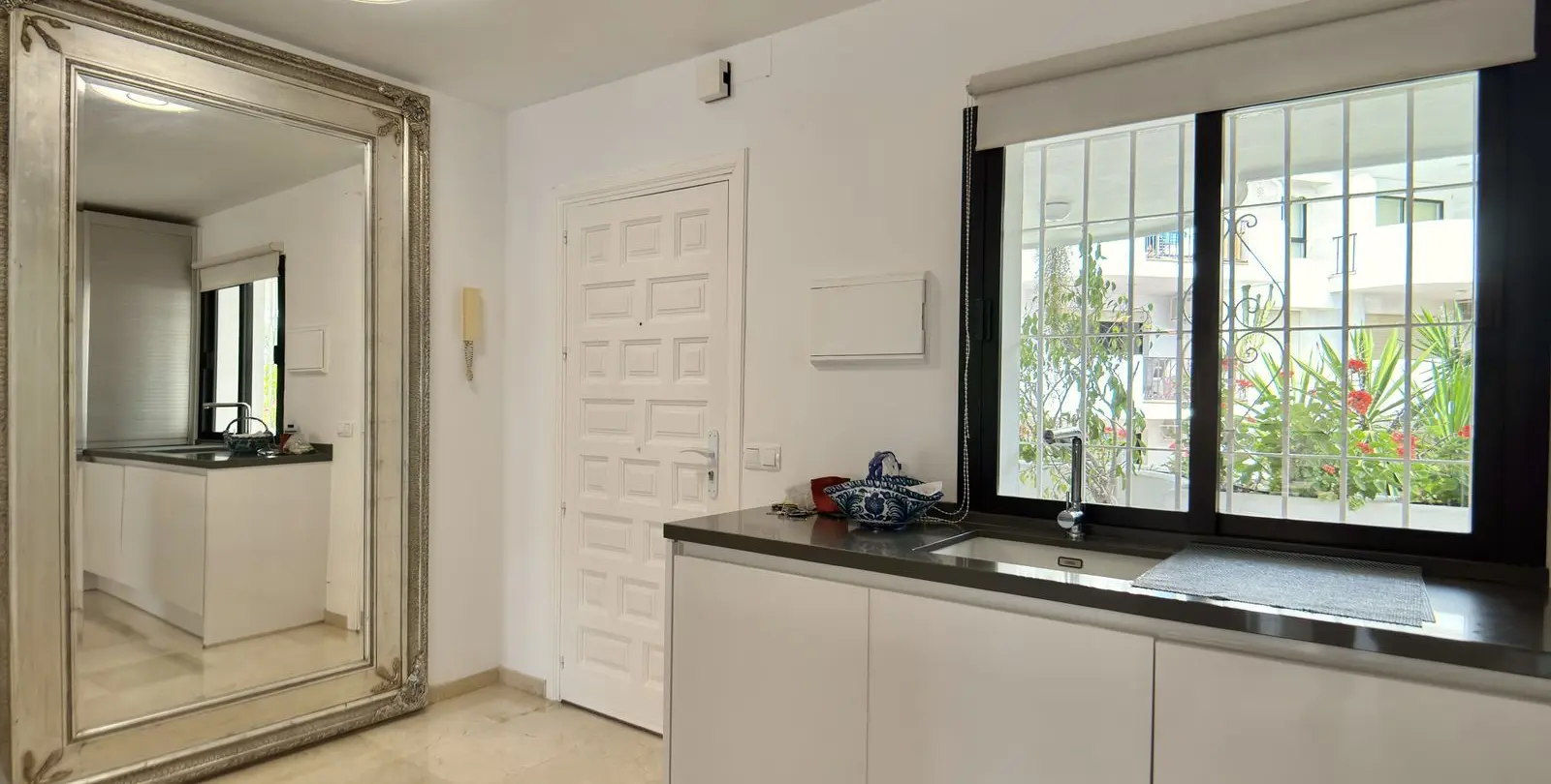 Sale of middle floor apartment in Nueva Andalucía 21