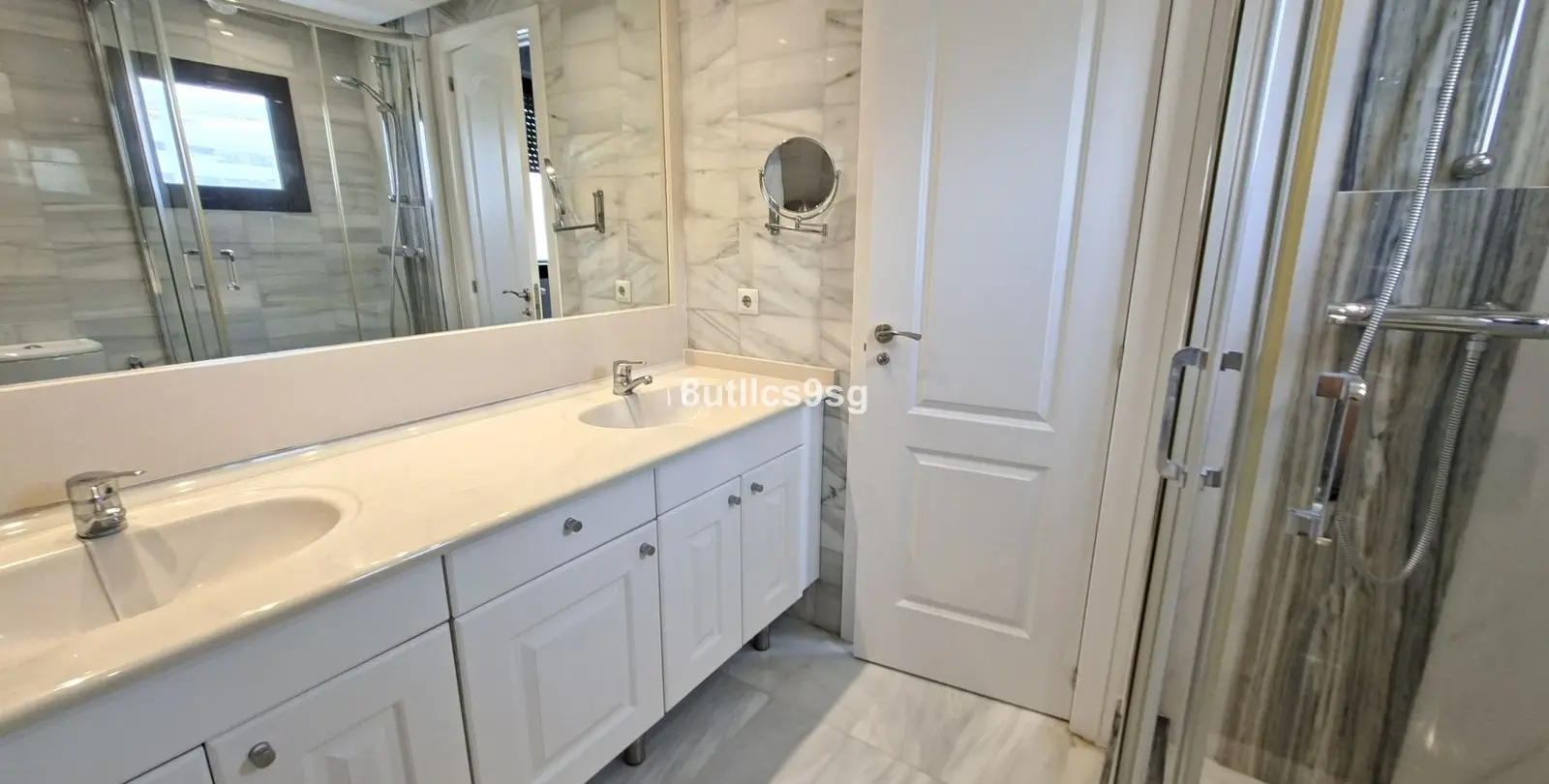 Sale of penthouse in Puerto Banús 25