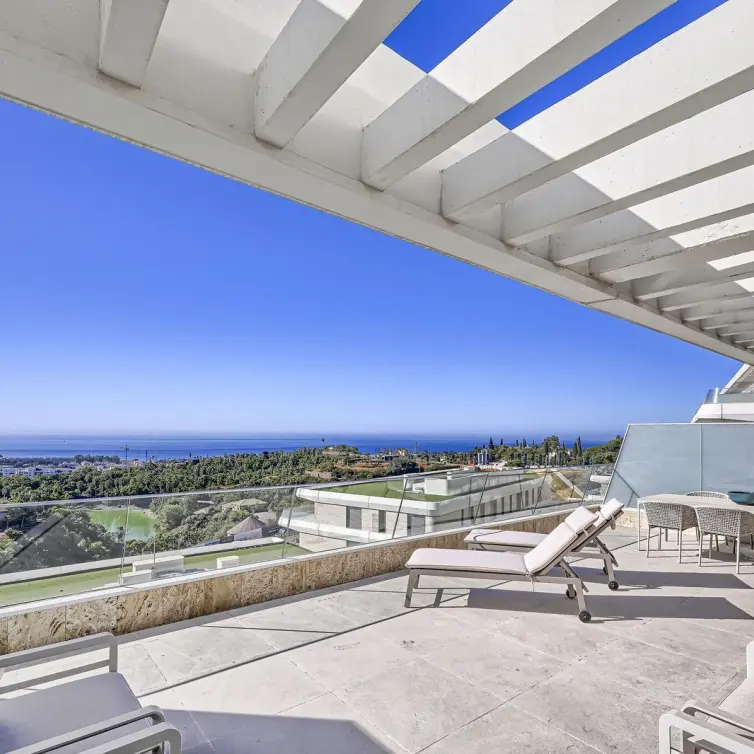 Продажа апартаментов на среднем этаже в Estepona