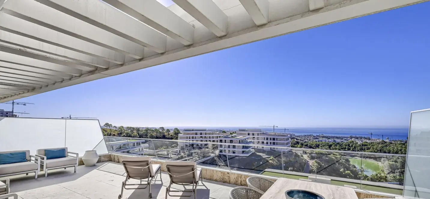 Продажа апартаментов на среднем этаже в Estepona 2