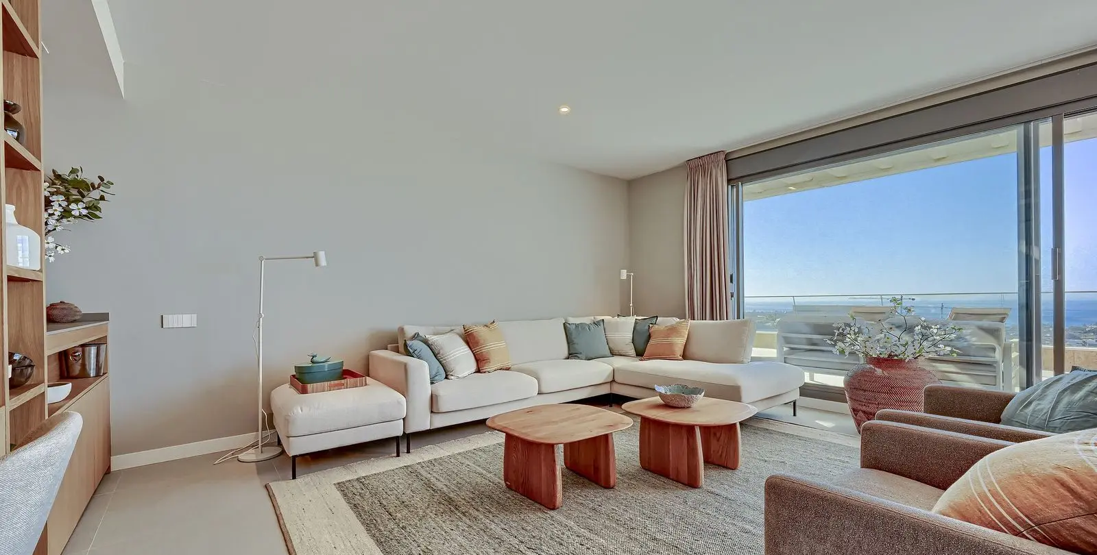 Venta de apartamento en planta media en Estepona 6