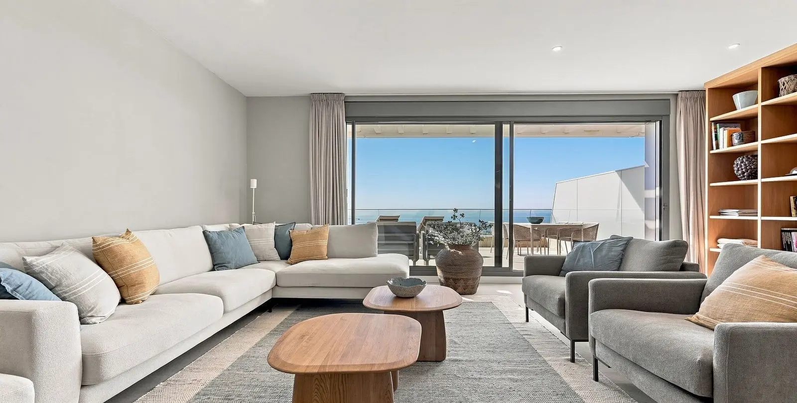 Venta de apartamento en planta media en Estepona 7