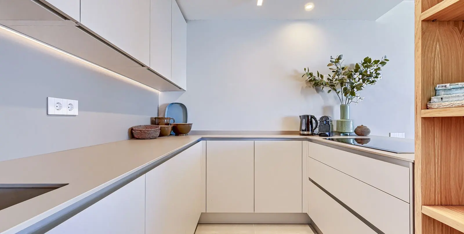 Venta de apartamento en planta media en Estepona 10