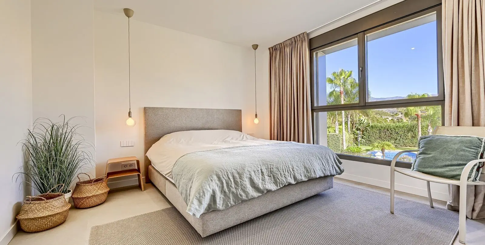 Venta de apartamento en planta media en Estepona 21