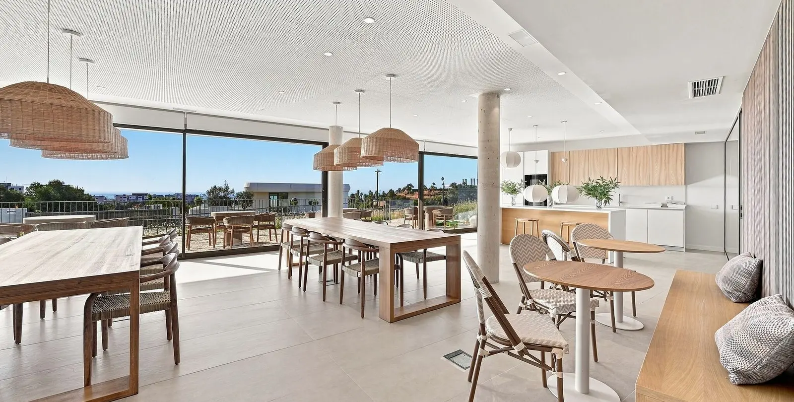 Venta de apartamento en planta media en Estepona 31