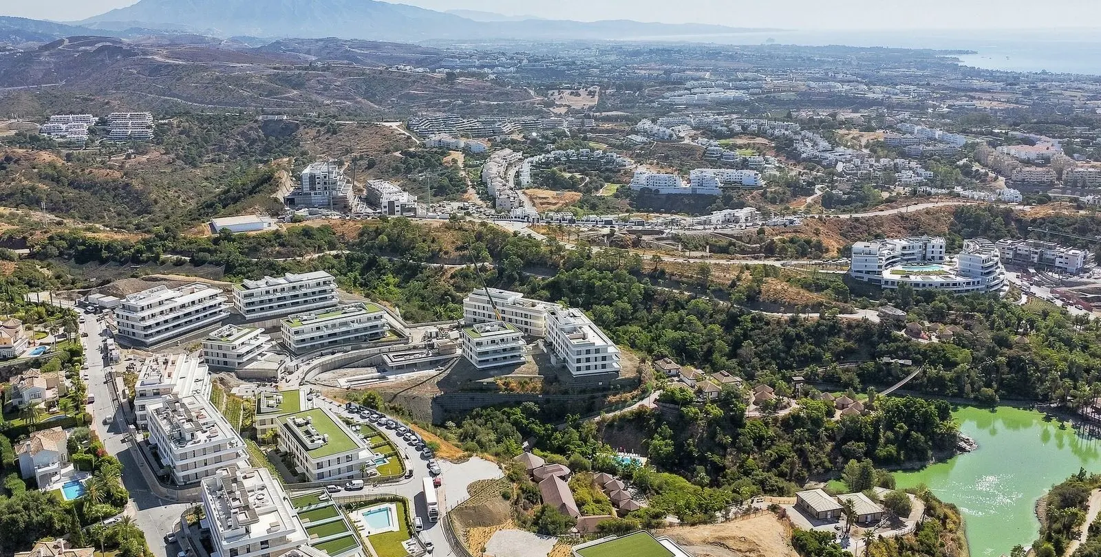 Venta de apartamento en planta media en Estepona 32