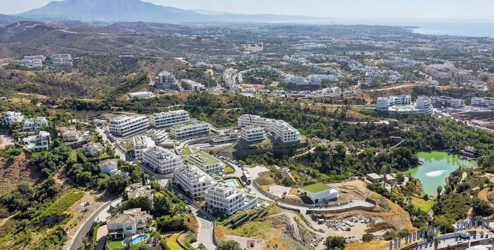 Venta de apartamento en planta media en Estepona 33