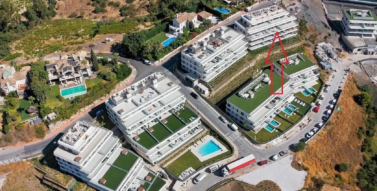Venta de apartamento en planta media en Estepona 36