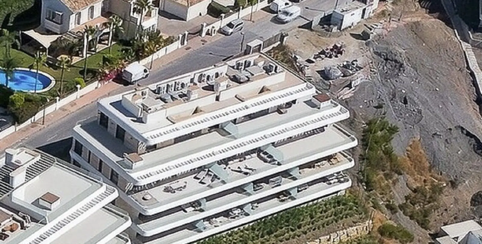 Venta de apartamento en planta media en Estepona 37