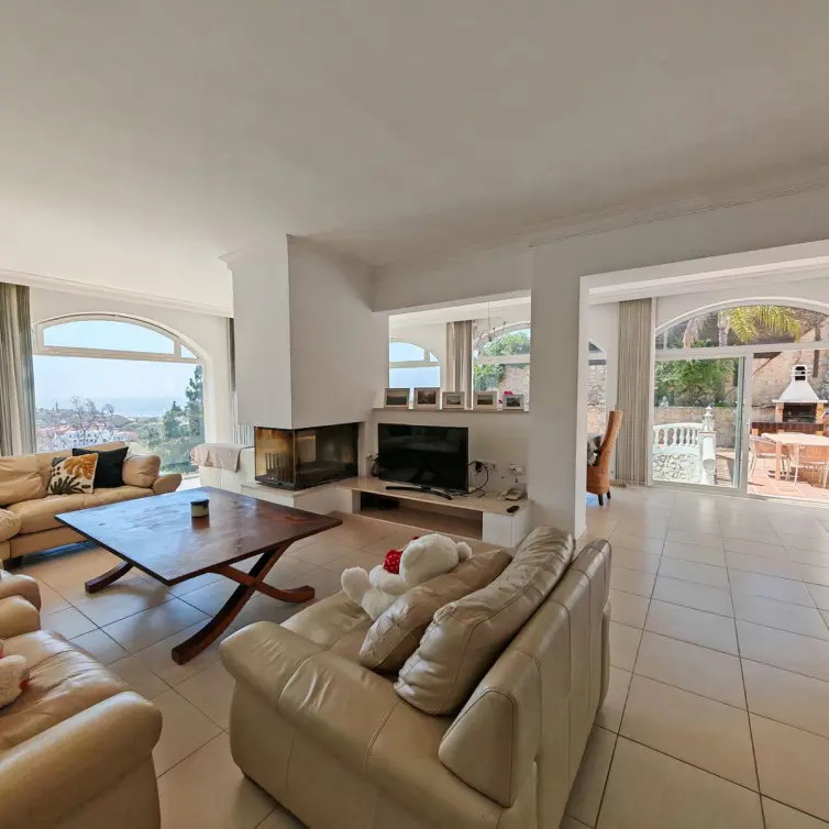 Venta de villa independiente en El Chaparral