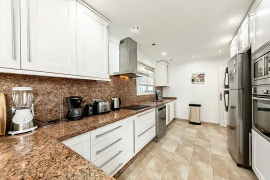 Image 6 thumb