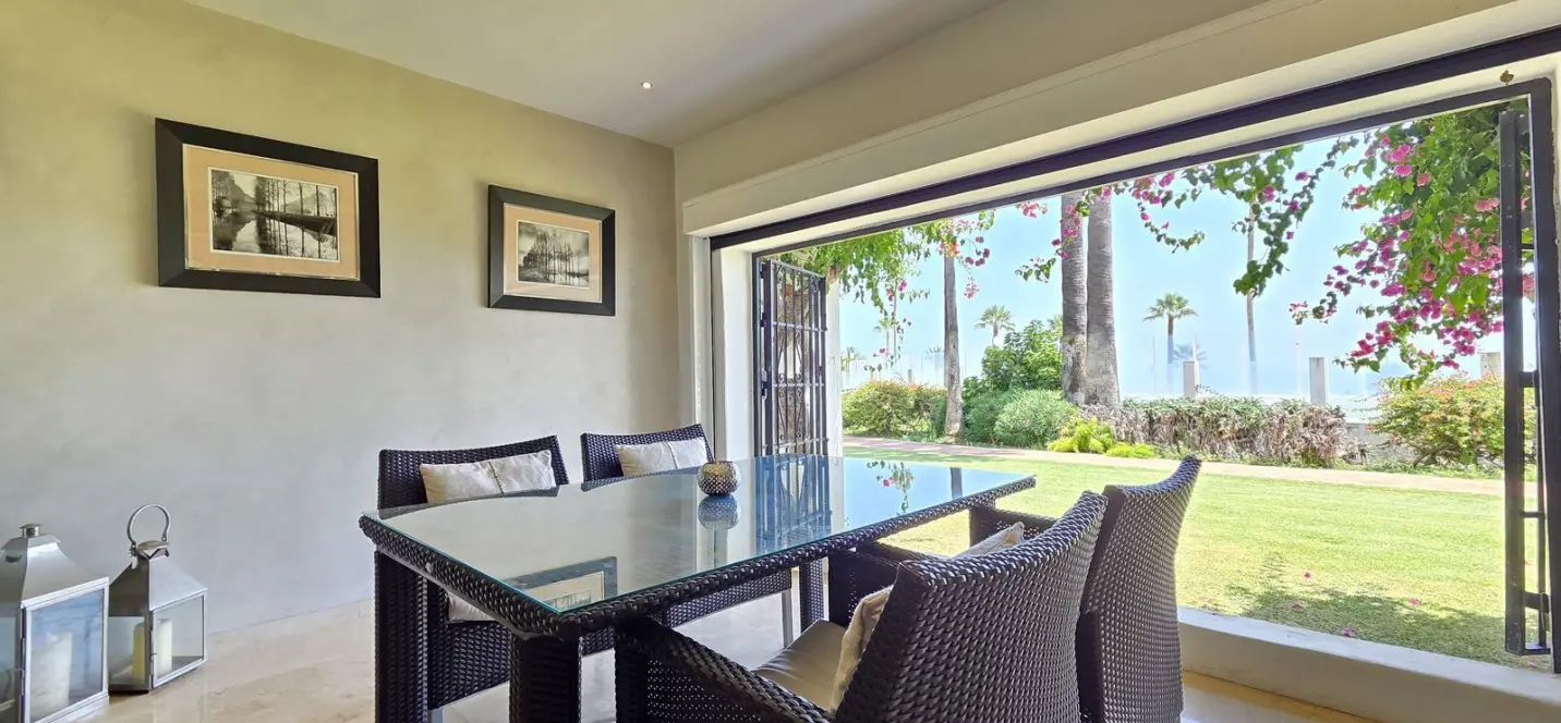 Venta de apartamento en planta baja en Puerto Banús 3