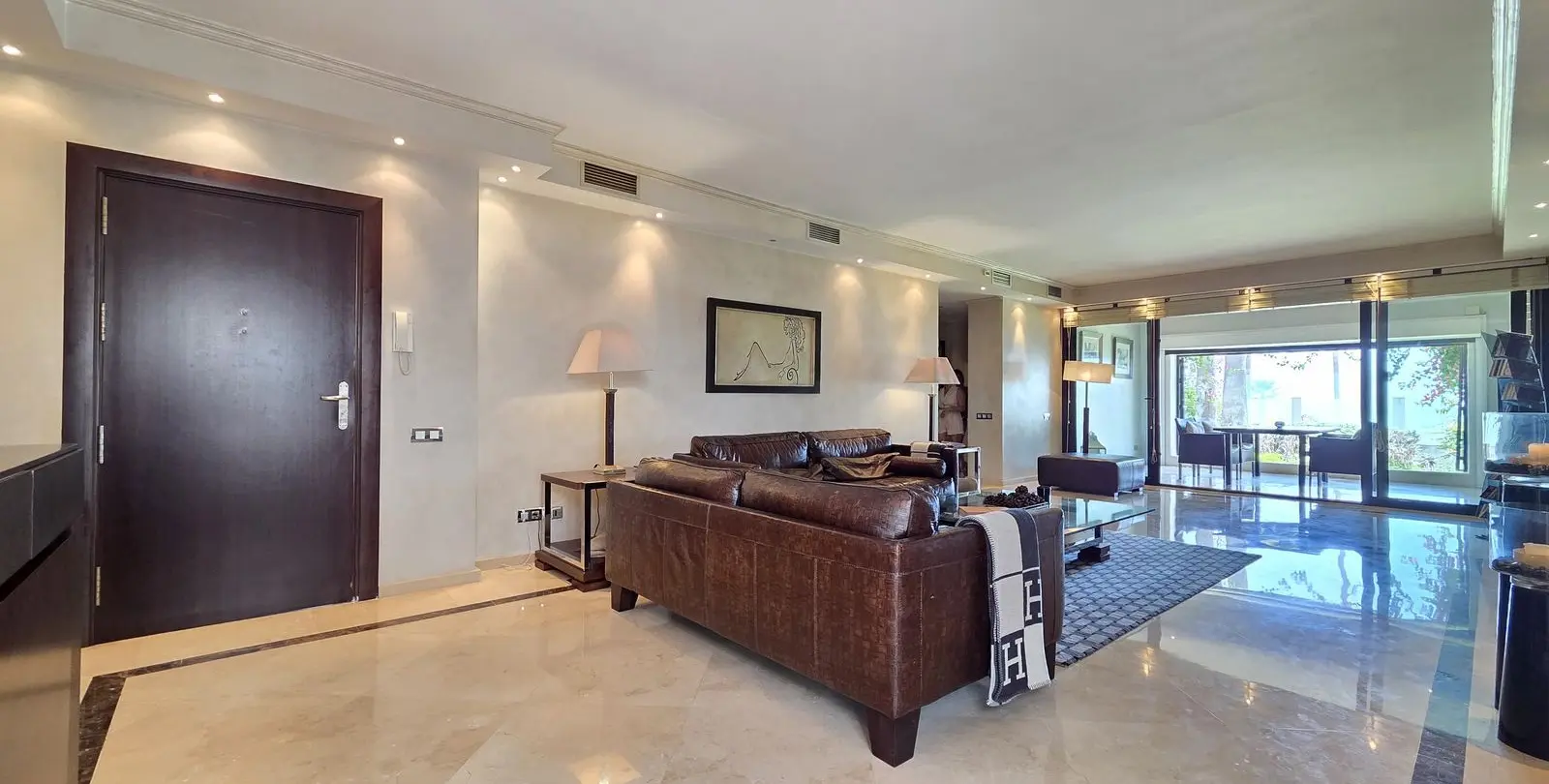 Venta de apartamento en planta baja en Puerto Banús 5
