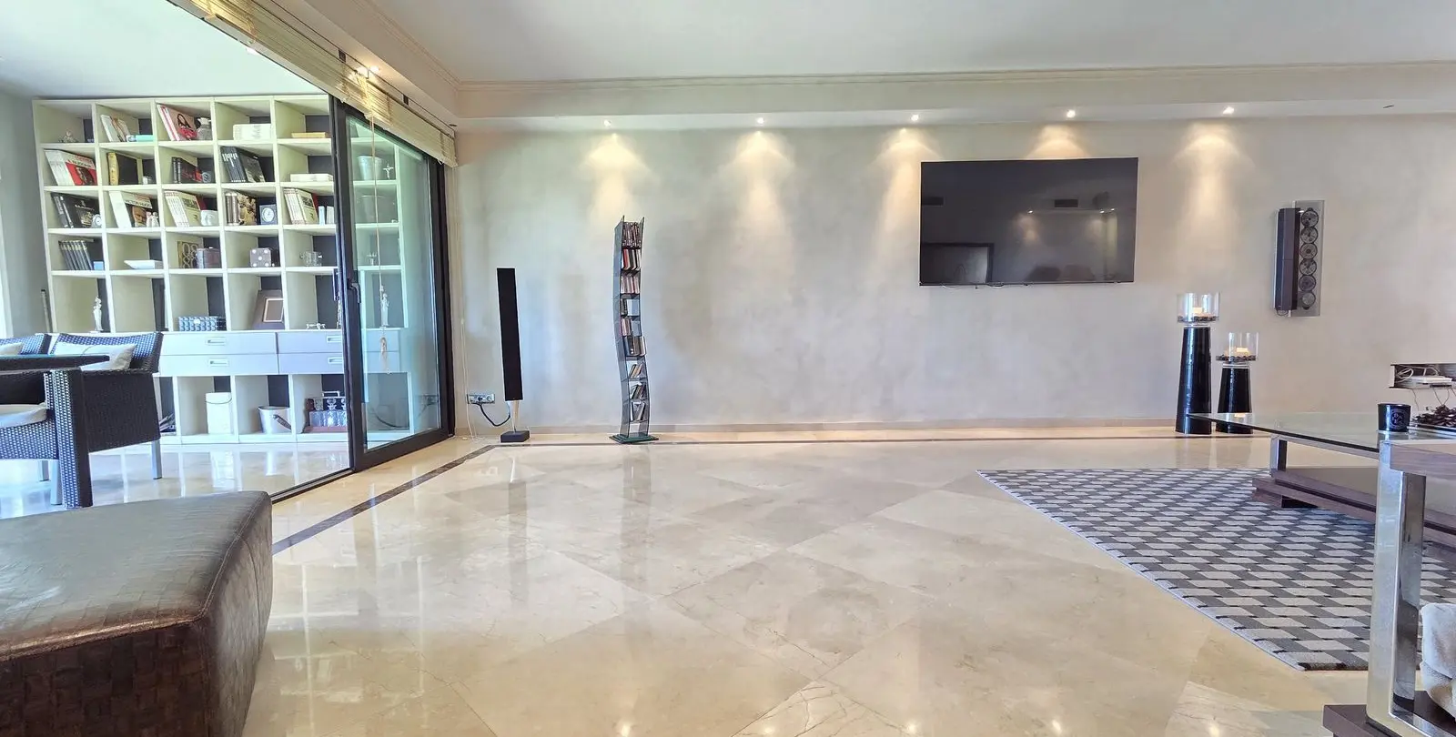 Venta de apartamento en planta baja en Puerto Banús 11