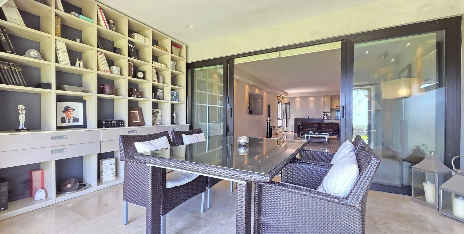 Venta de apartamento en planta baja en Puerto Banús 16