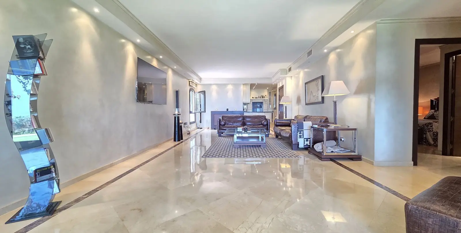 Venta de apartamento en planta baja en Puerto Banús 18