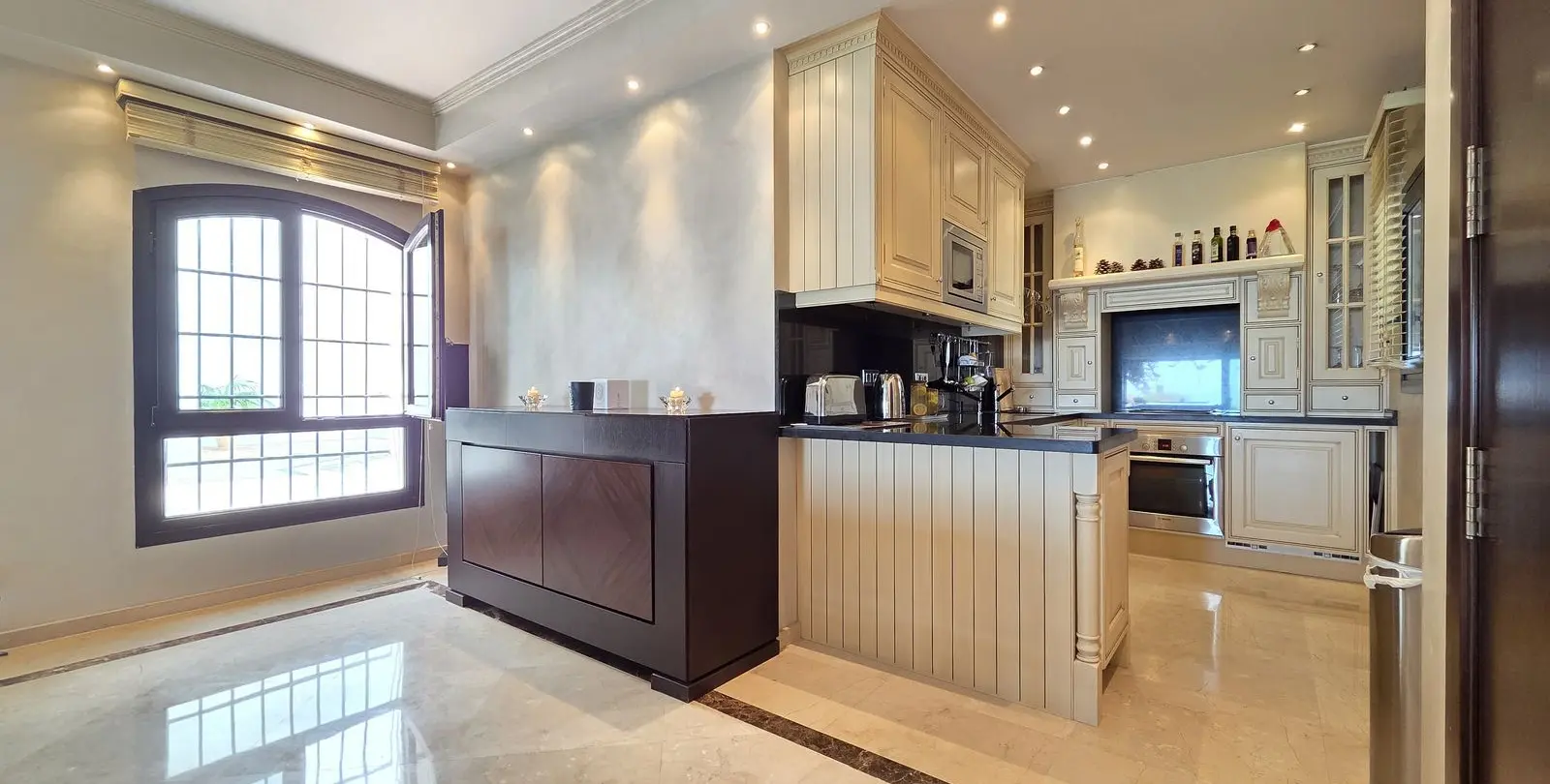 Venta de apartamento en planta baja en Puerto Banús 19