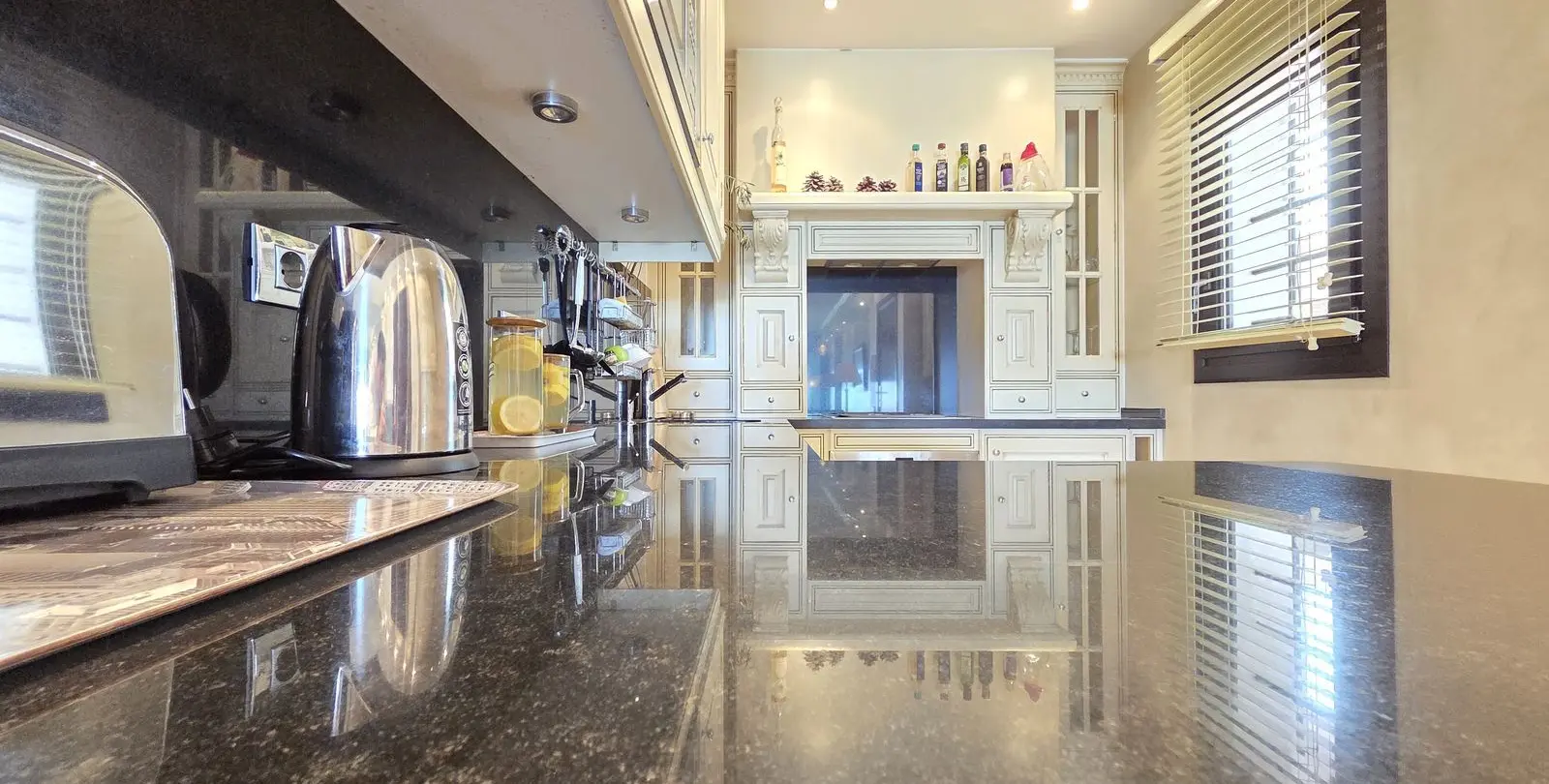 Venta de apartamento en planta baja en Puerto Banús 20