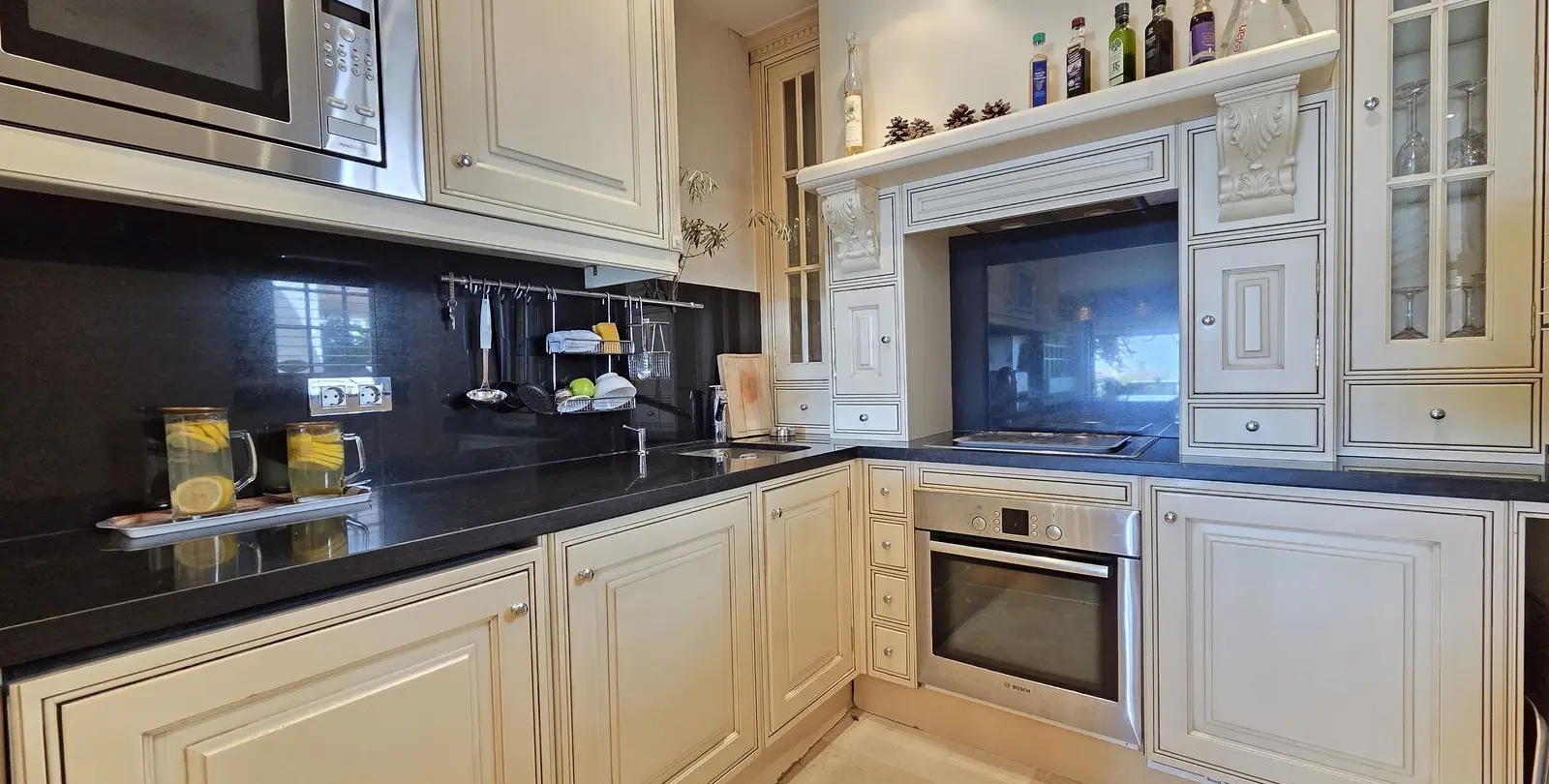Venta de apartamento en planta baja en Puerto Banús 21