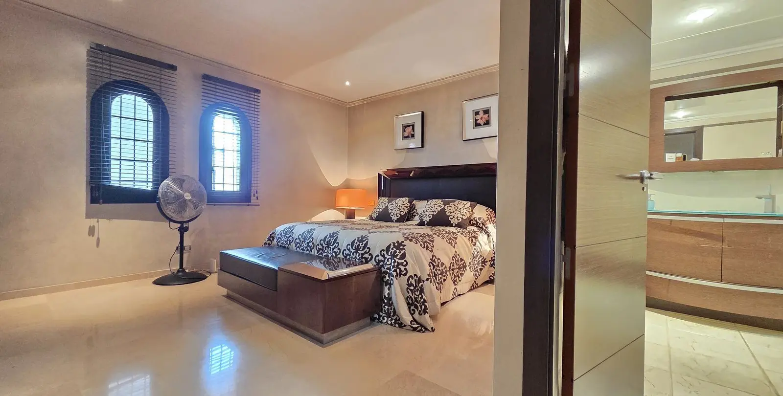 Venta de apartamento en planta baja en Puerto Banús 27