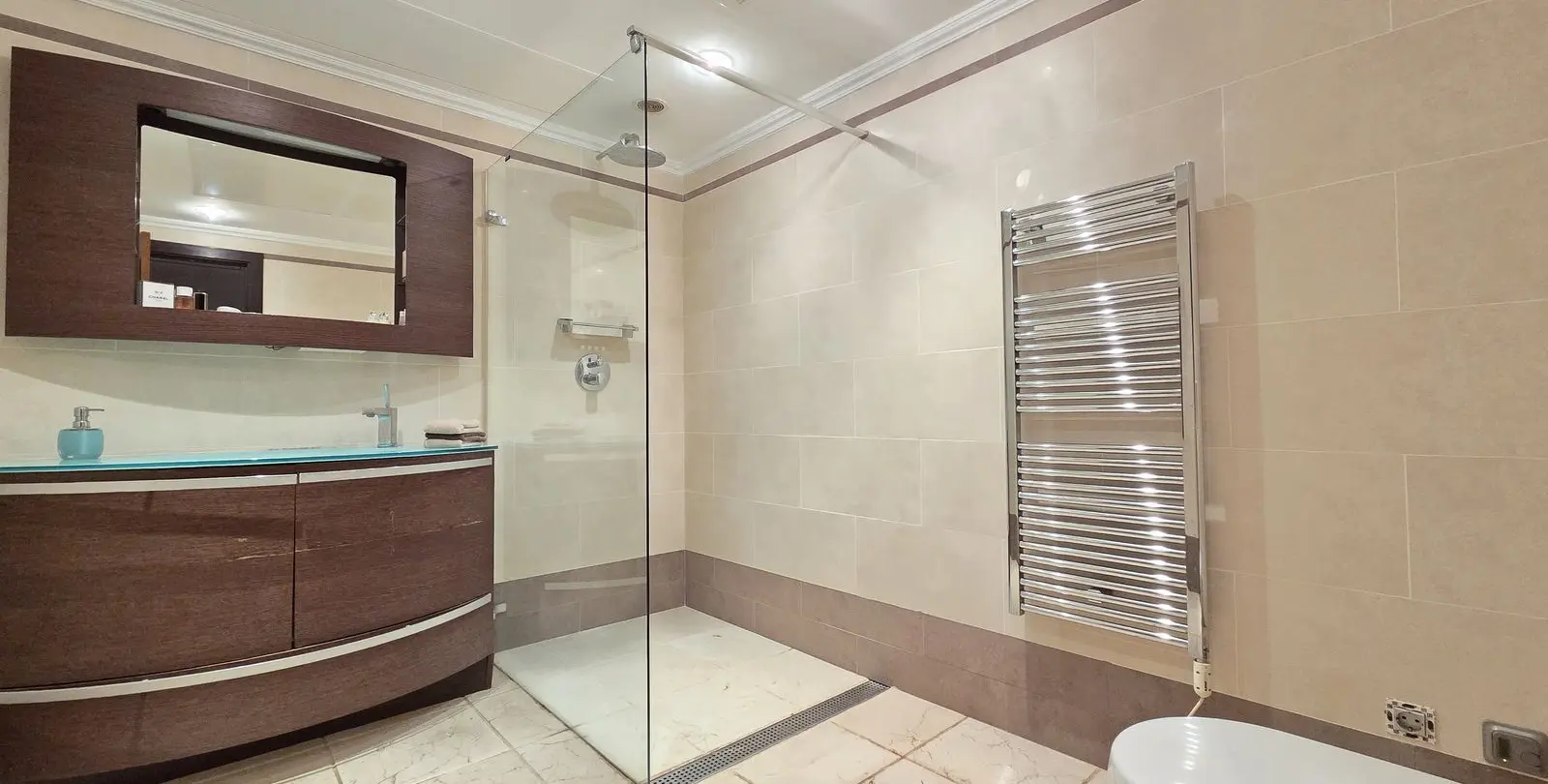 Venta de apartamento en planta baja en Puerto Banús 28