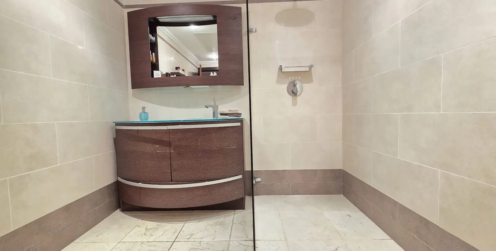 Venta de apartamento en planta baja en Puerto Banús 29
