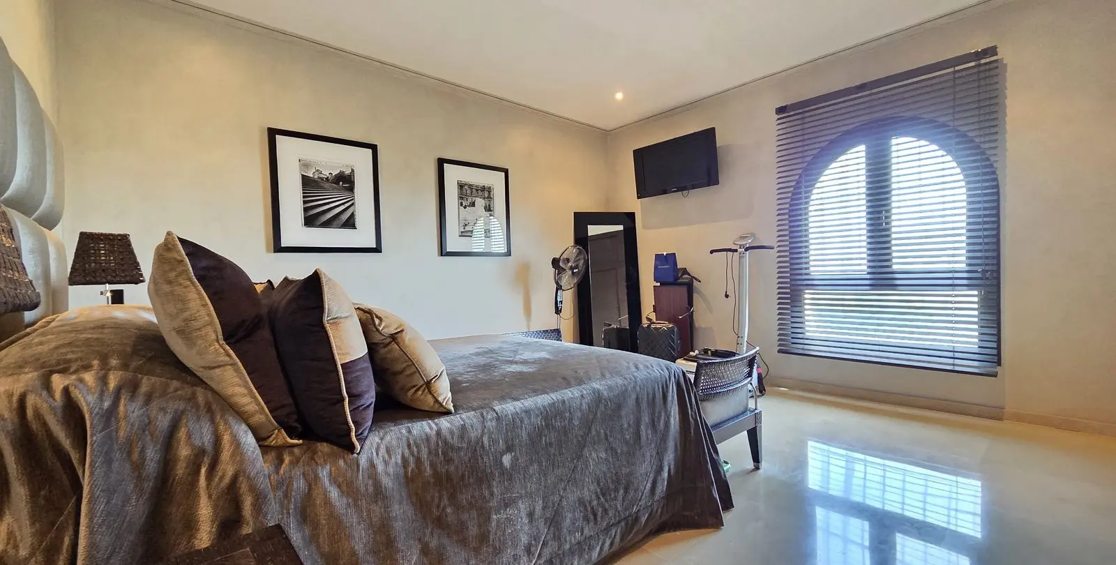 Venta de apartamento en planta baja en Puerto Banús 31