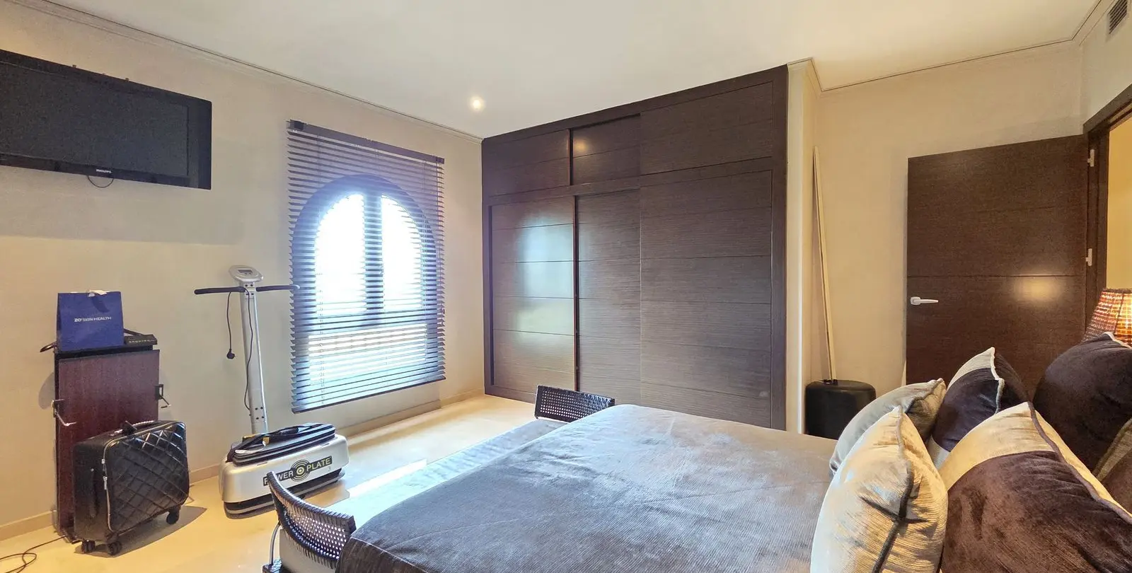 Venta de apartamento en planta baja en Puerto Banús 32