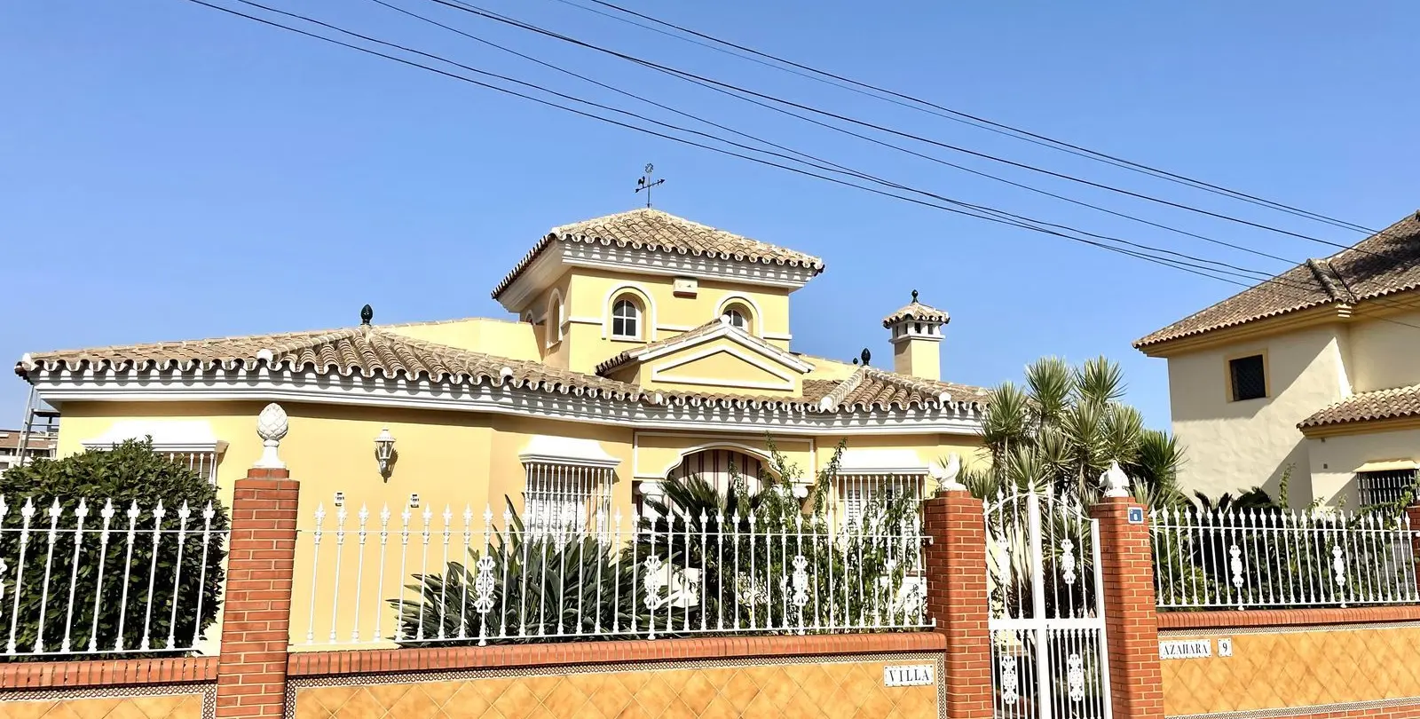 Venta de villa independiente en Las Lagunas 1