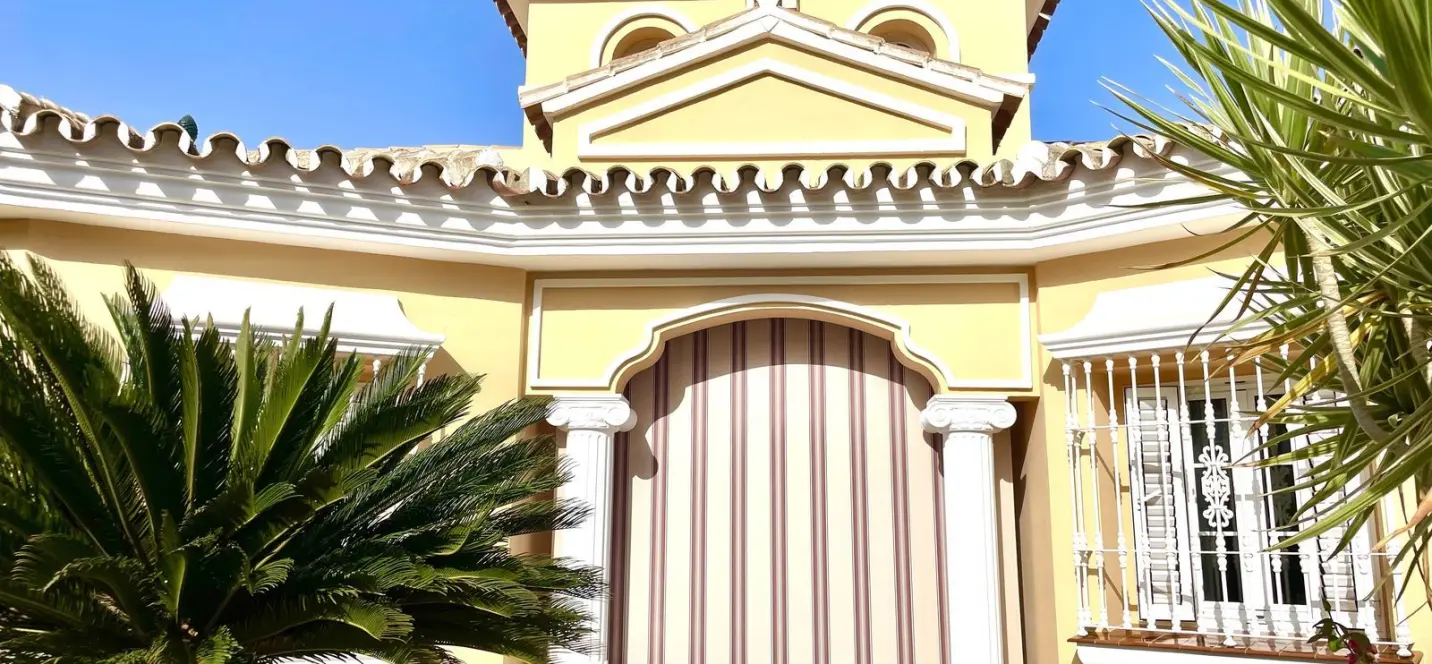 Sale of detached villa in Las Lagunas 2