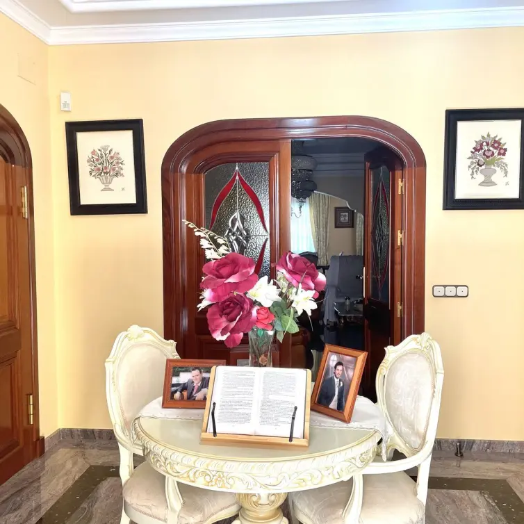 Sale of detached villa in Las Lagunas
