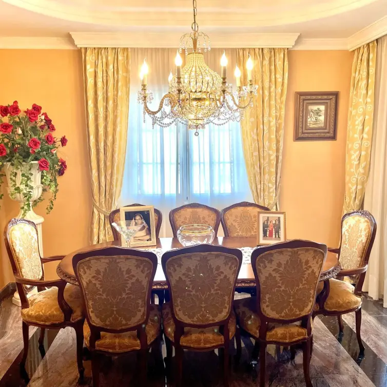 Sale of detached villa in Las Lagunas
