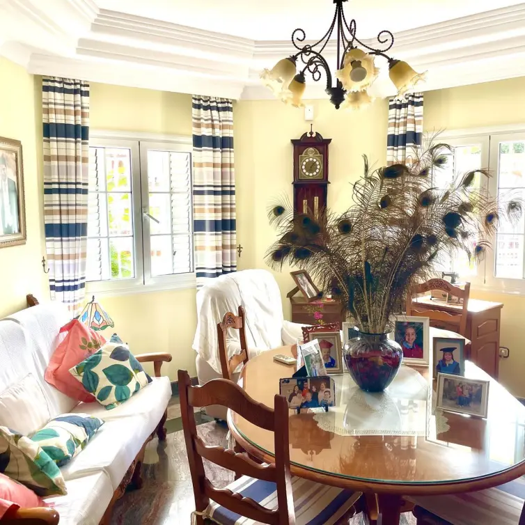 Sale of detached villa in Las Lagunas
