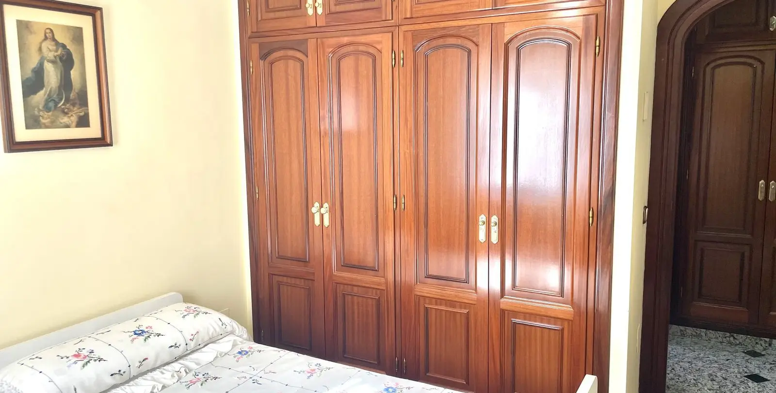 Venta de villa independiente en Las Lagunas 11