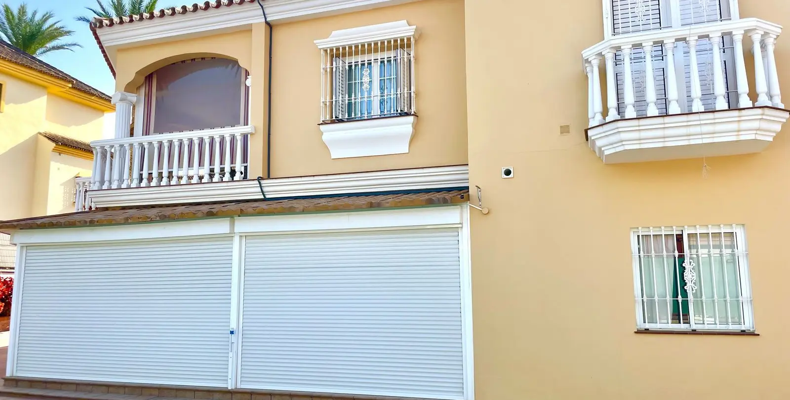 Venta de villa independiente en Las Lagunas 18