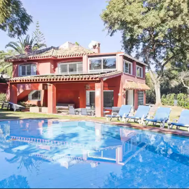 Sale of detached villa in Elviria
