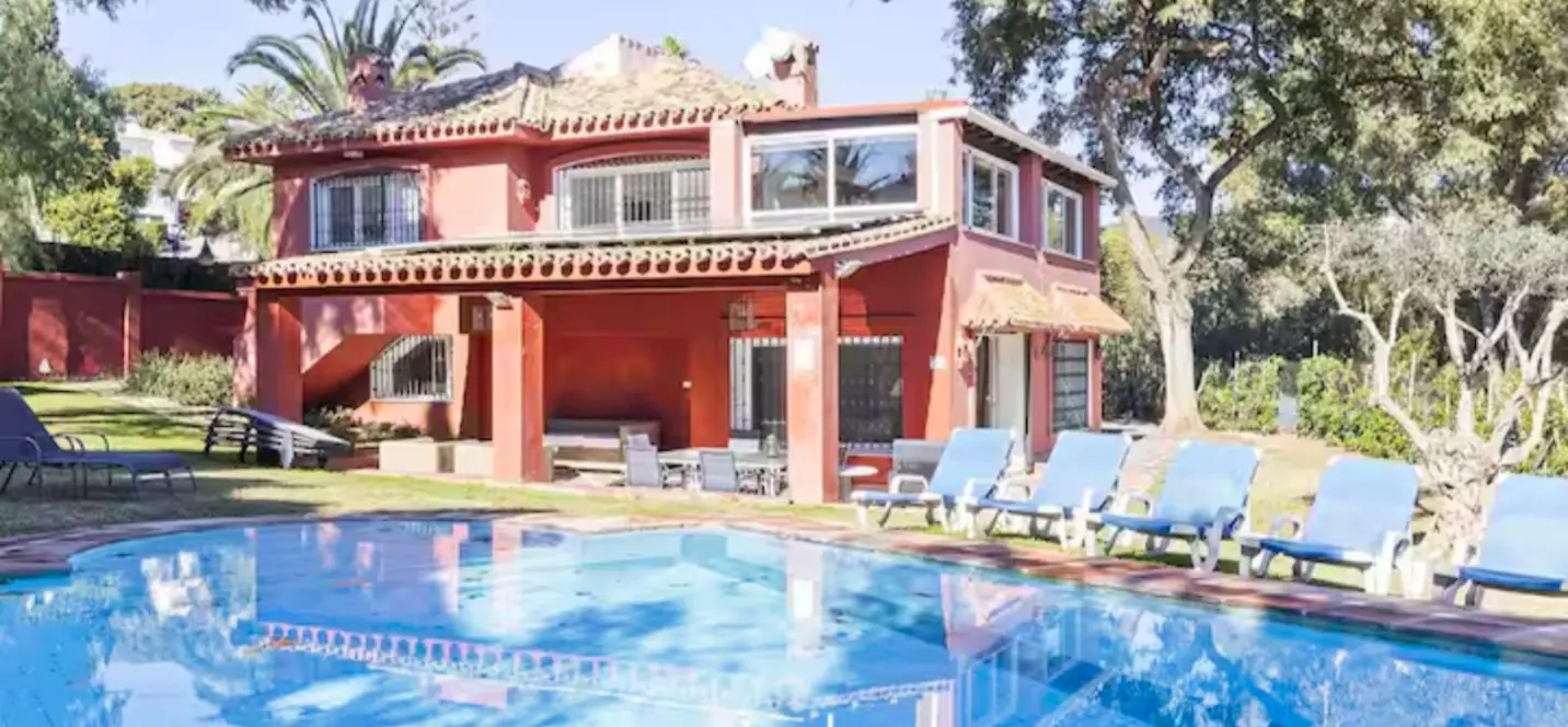 Long-term rent of detached villa in Elviria 0