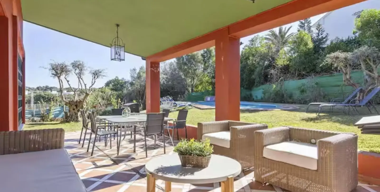 Sale of detached villa in Elviria 2