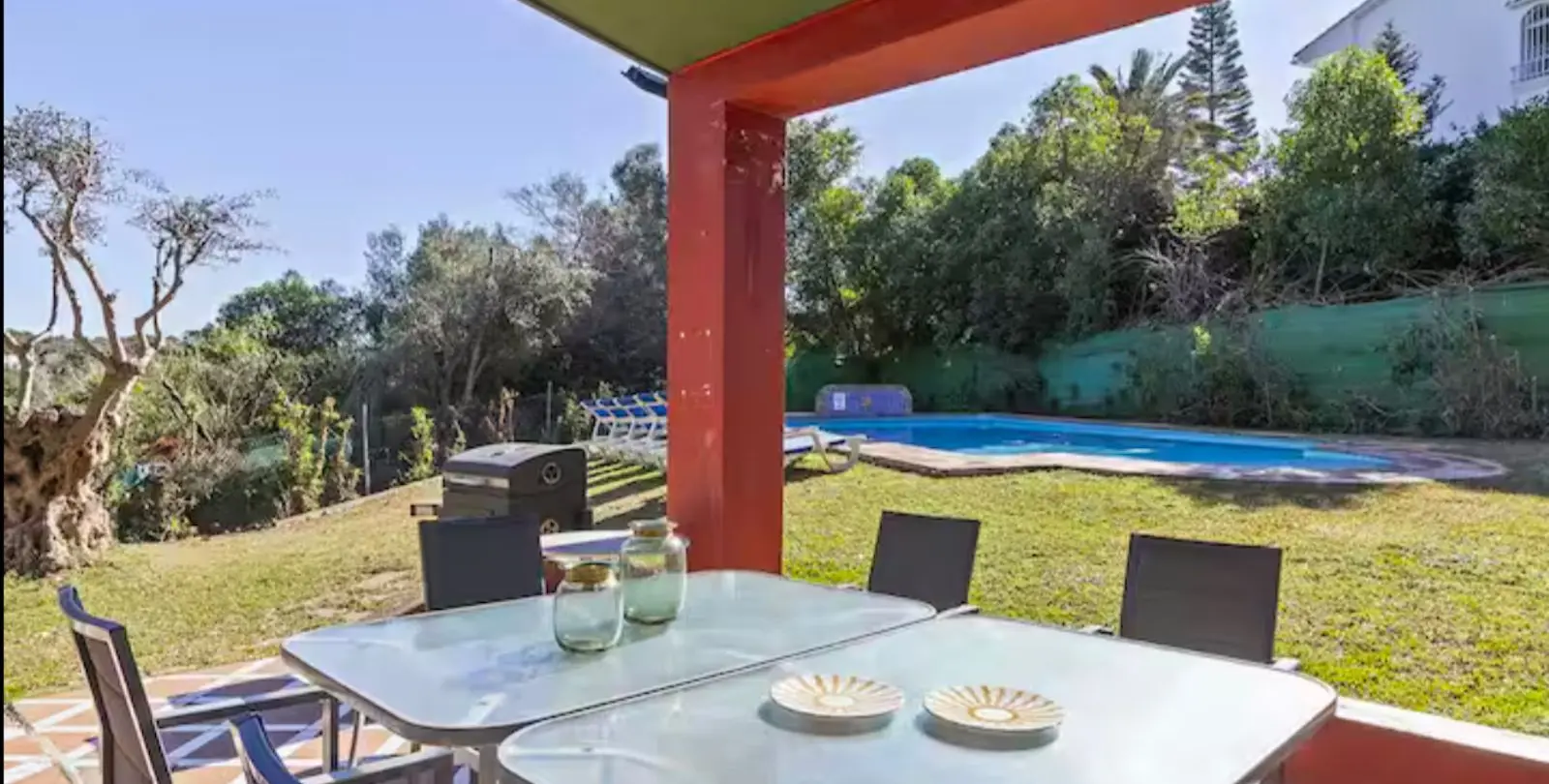Sale of detached villa in Elviria 3