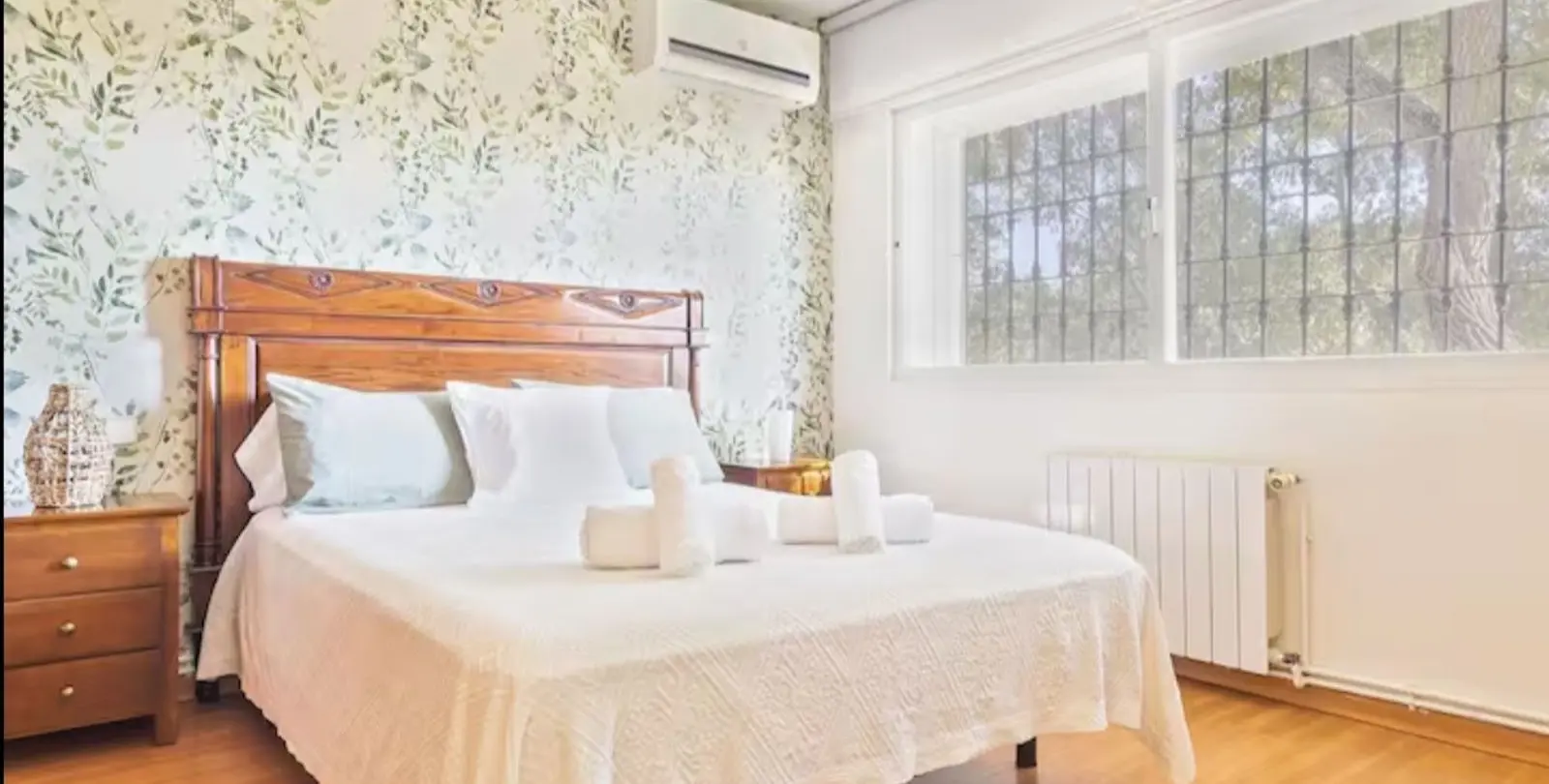 Sale of detached villa in Elviria 13