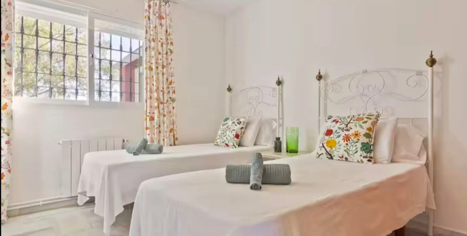 Sale of detached villa in Elviria 24