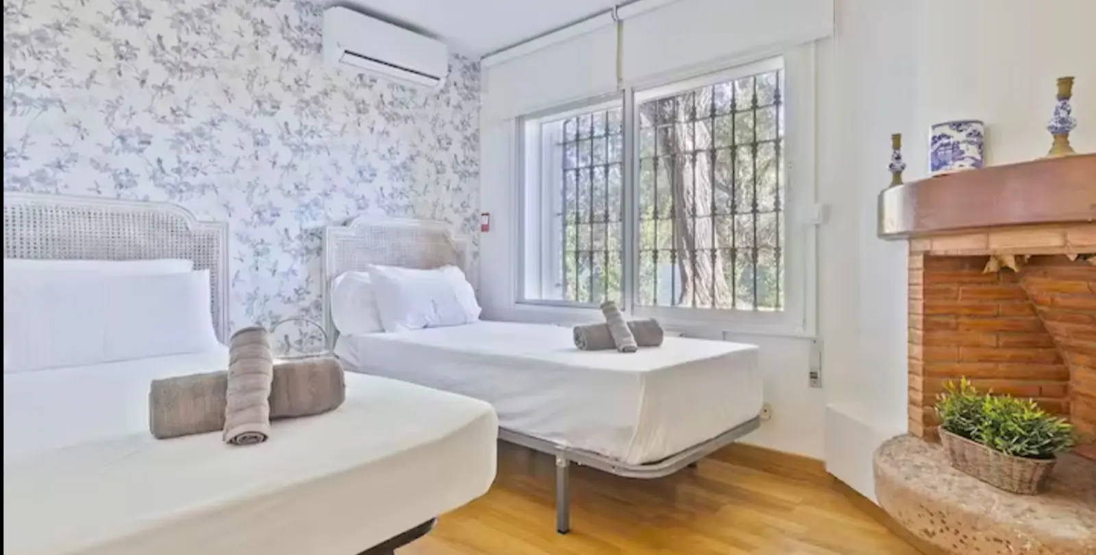 Sale of detached villa in Elviria 26