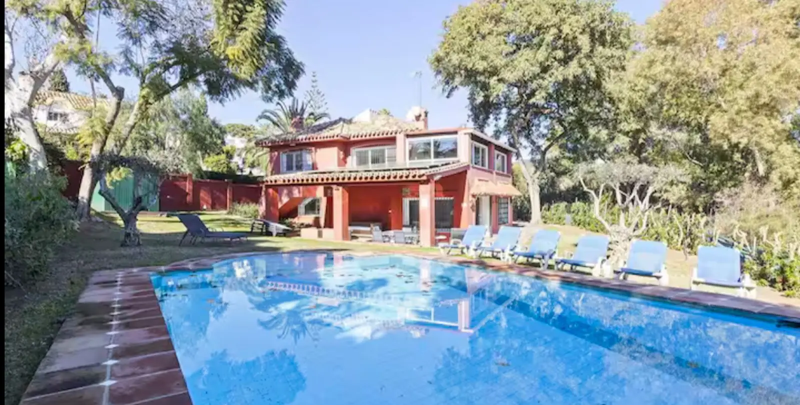 Sale of detached villa in Elviria 28