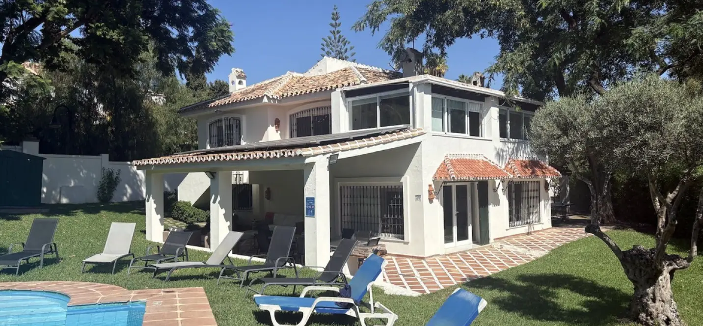Alquiler a largo plazo de villa independiente en Elviria 0